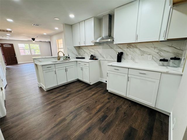 617 Persimmon ST, Lockhart, TX 78644