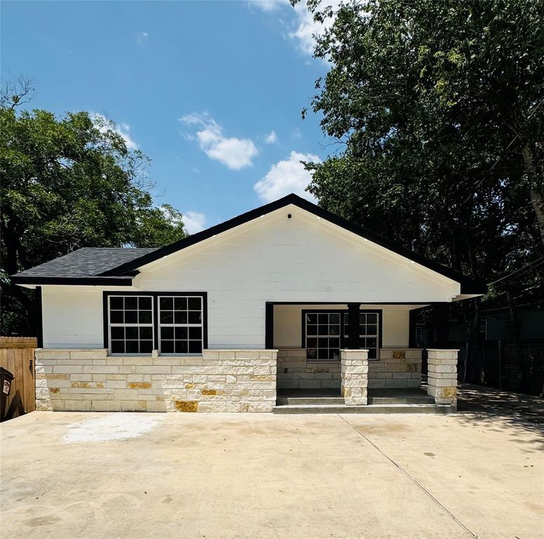 617 Persimmon ST, Lockhart, TX 78644