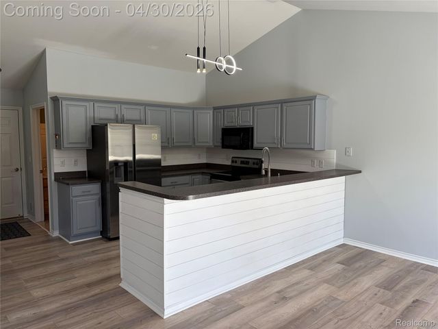 676 Snowbird Circle W, St. Clair, MI 48079
