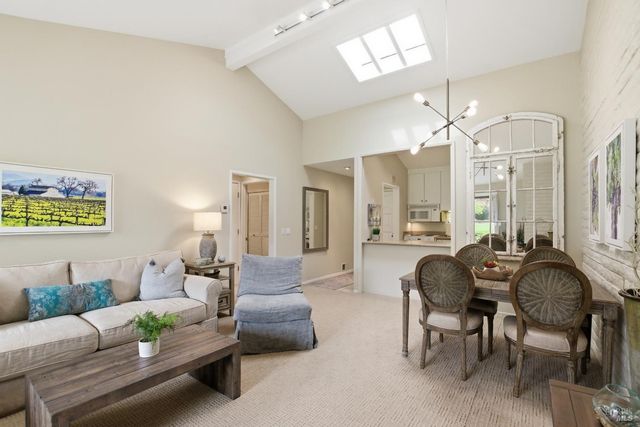 13 Fairways Dr, Napa, CA 94558