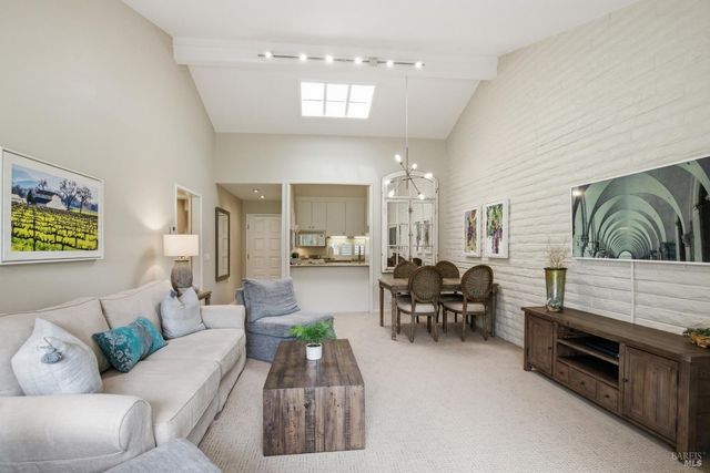 13 Fairways Dr, Napa, CA 94558