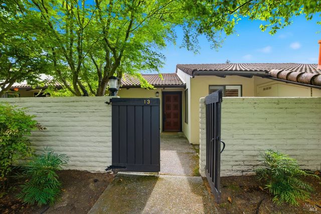 13 Fairways Dr, Napa, CA 94558
