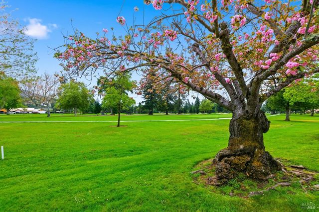 13 Fairways Dr, Napa, CA 94558