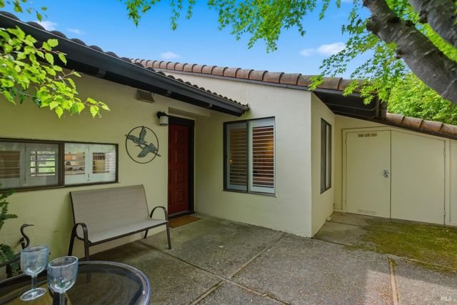 13 Fairways Dr, Napa, CA 94558