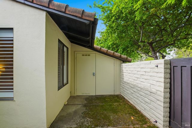 13 Fairways Dr, Napa, CA 94558