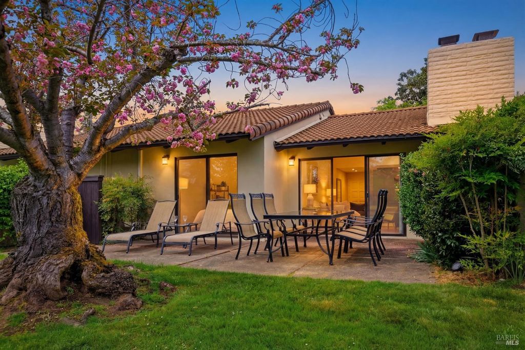 13 Fairways Dr, Napa, CA 94558