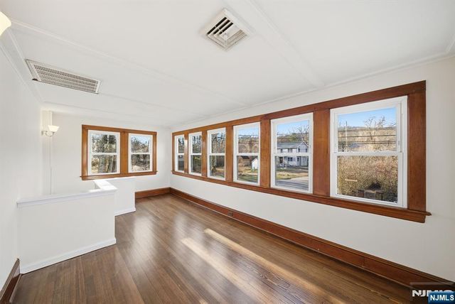 75 Lakeview Terrace, Oakland, NJ 07436