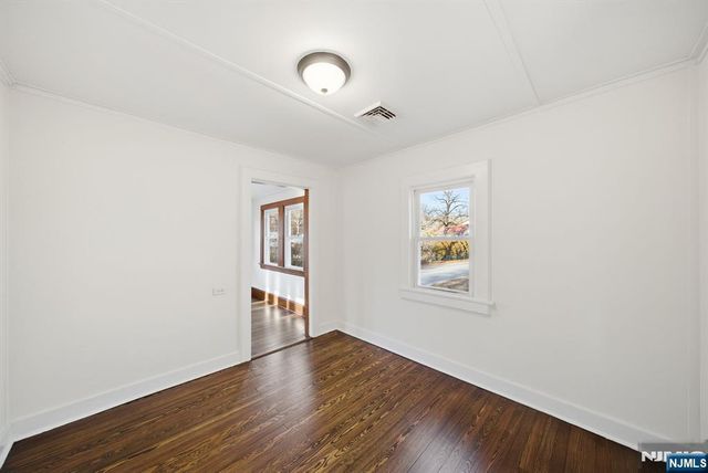 75 Lakeview Terrace, Oakland, NJ 07436