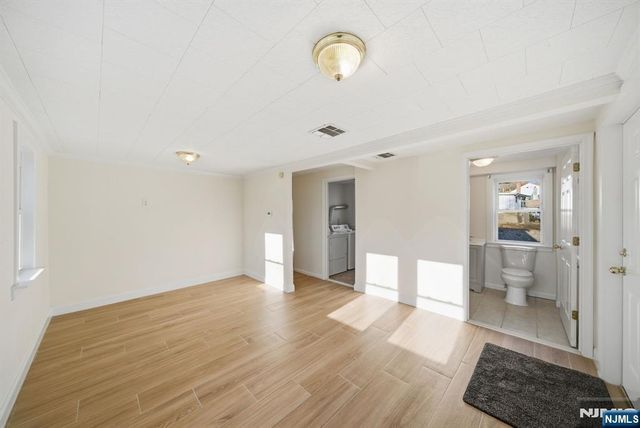 75 Lakeview Terrace, Oakland, NJ 07436