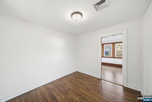 75 Lakeview Terrace, Oakland, NJ 07436