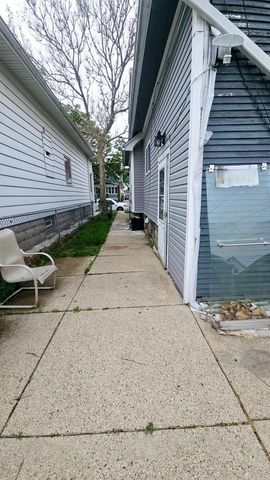 2224 S 33rd STREET, Milwaukee, WI 53215