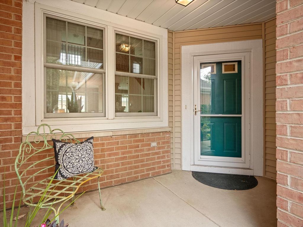 2596 Camberley Circle, Westchester, IL 60154 — photo 3