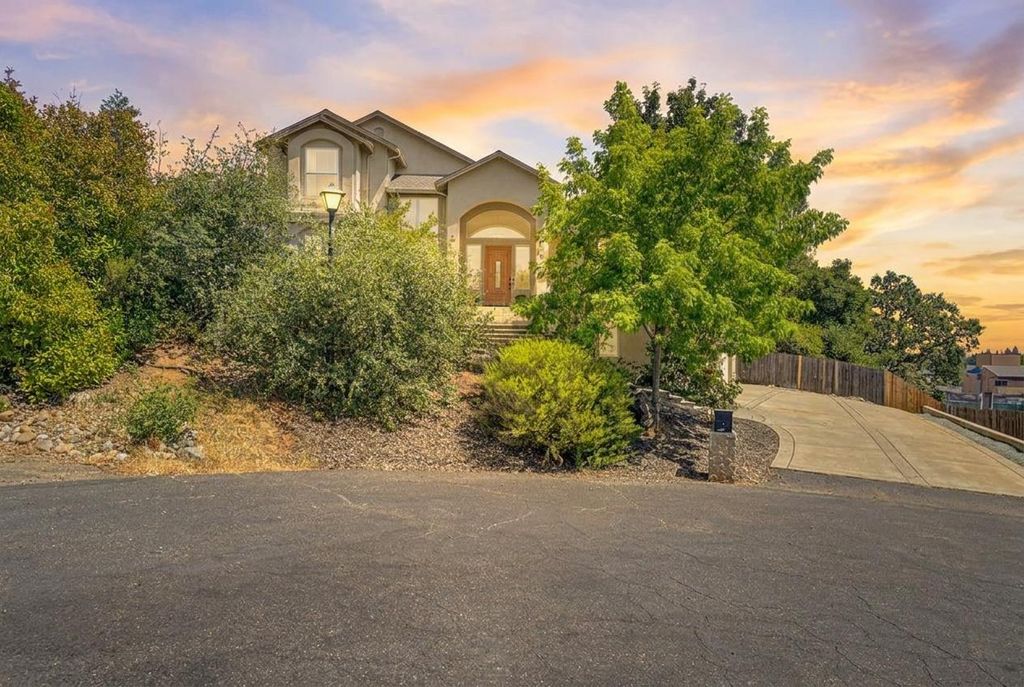 3000 Alhambra Ct, Cameron Park, CA 95682