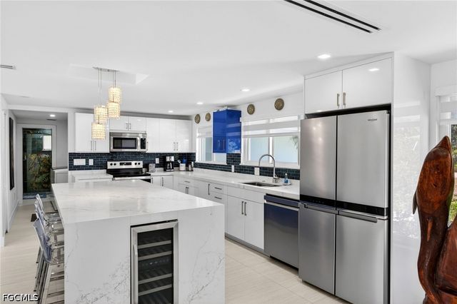 1874 Ibis LN, Sanibel, FL 33957