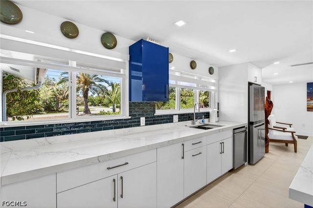 1874 Ibis LN, Sanibel, FL 33957