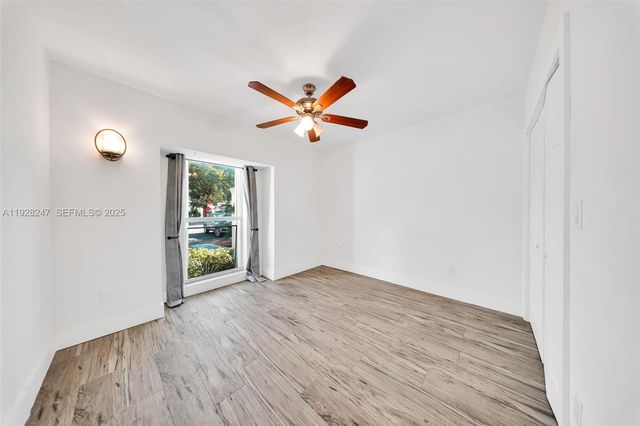 7417 Twin Sabal Dr, Miami Lakes, FL 33014