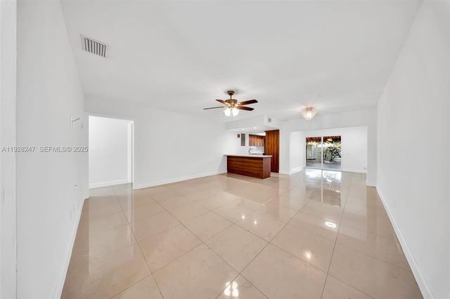 7417 Twin Sabal Dr, Miami Lakes, FL 33014