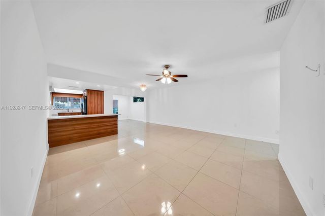 7417 Twin Sabal Dr, Miami Lakes, FL 33014