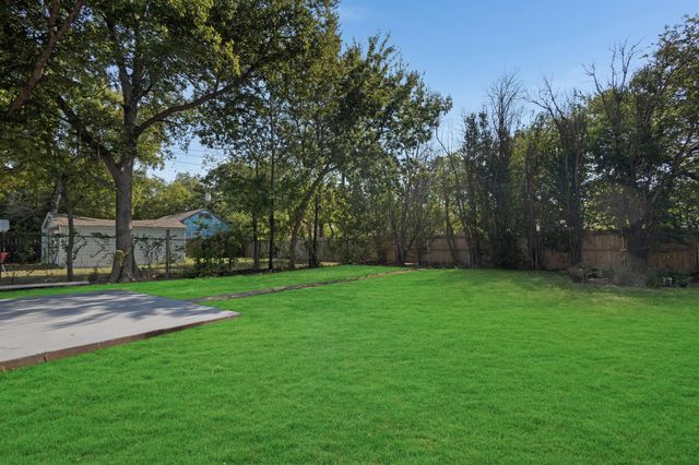 4367 Alamo Avenue, Fort Worth, TX 76107