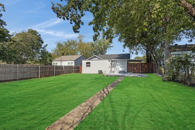 4367 Alamo Avenue, Fort Worth, TX 76107