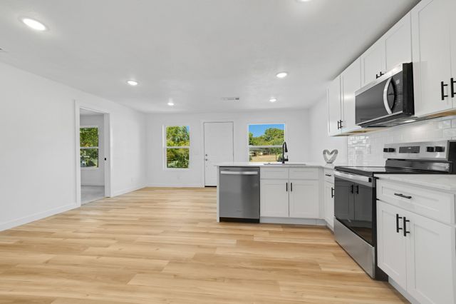 4367 Alamo Avenue, Fort Worth, TX 76107