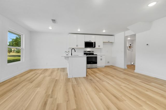 4367 Alamo Avenue, Fort Worth, TX 76107