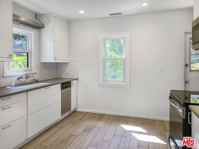 2049 Lake Shore Avenue, Los Angeles, CA 90039