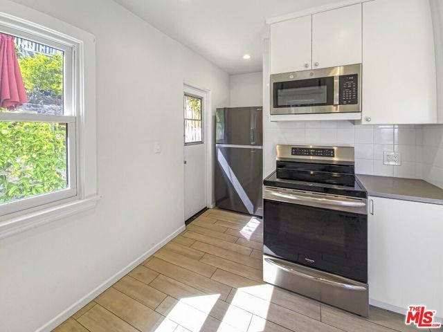 2049 Lake Shore Avenue, Los Angeles, CA 90039