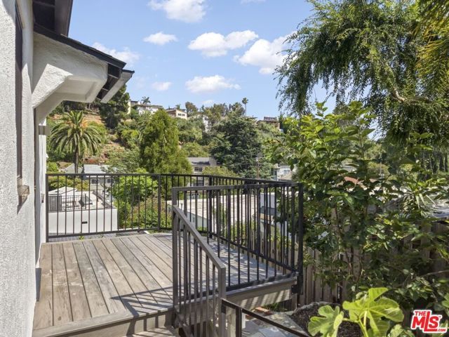 2049 Lake Shore Avenue, Los Angeles, CA 90039