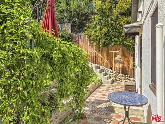 2049 Lake Shore Avenue, Los Angeles, CA 90039