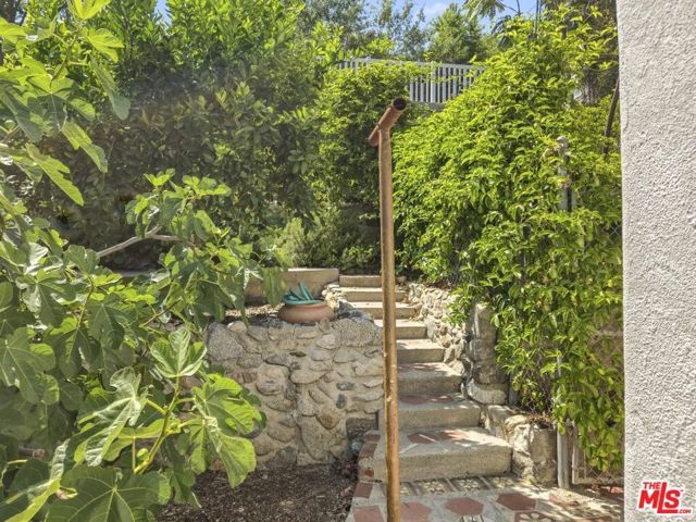2049 Lake Shore Avenue, Los Angeles, CA 90039