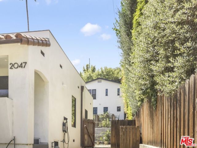 2049 Lake Shore Avenue, Los Angeles, CA 90039