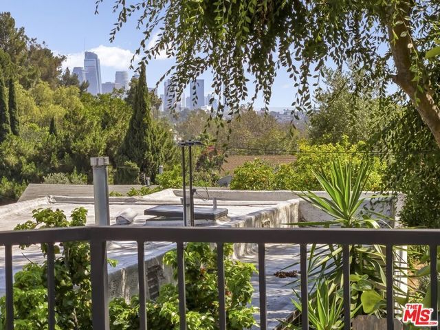 2049 Lake Shore Avenue, Los Angeles, CA 90039