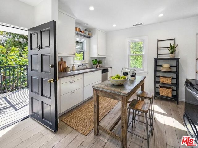 2049 Lake Shore Avenue, Los Angeles, CA 90039
