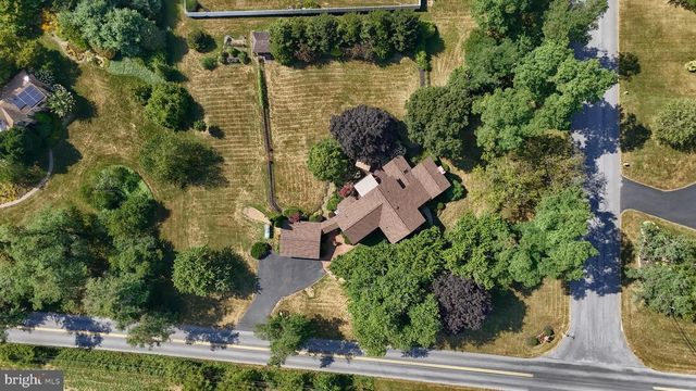 1 BANBURY RD, Hummelstown, PA 17036