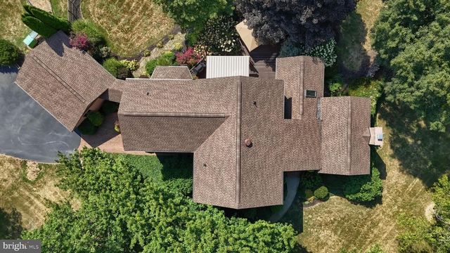 1 BANBURY RD, Hummelstown, PA 17036