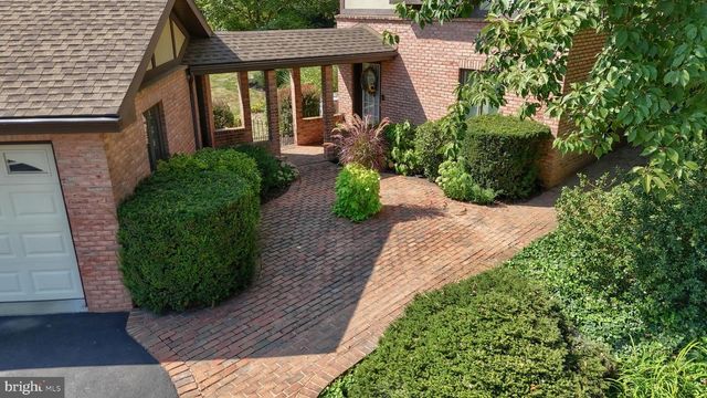 1 BANBURY RD, Hummelstown, PA 17036