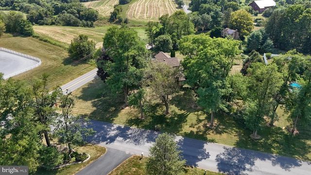 1 BANBURY RD, Hummelstown, PA 17036