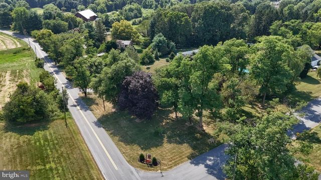 1 BANBURY RD, Hummelstown, PA 17036