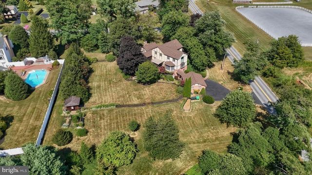 1 BANBURY RD, Hummelstown, PA 17036