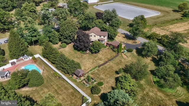 1 BANBURY RD, Hummelstown, PA 17036