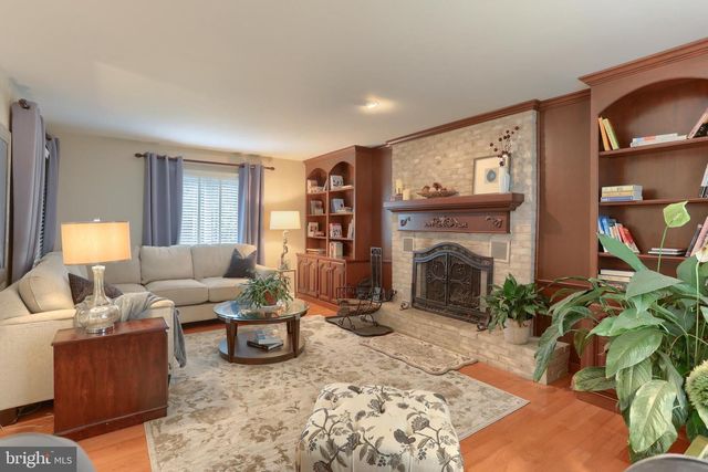 1 BANBURY RD, Hummelstown, PA 17036