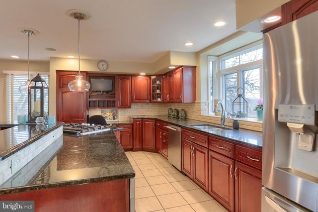 1 BANBURY RD, Hummelstown, PA 17036