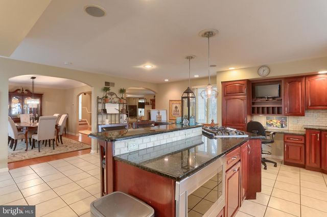 1 BANBURY RD, Hummelstown, PA 17036