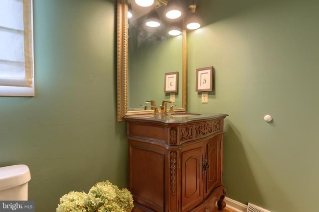 1 BANBURY RD, Hummelstown, PA 17036