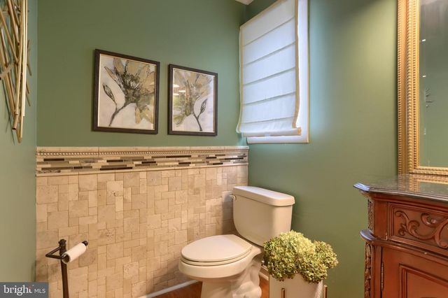 1 BANBURY RD, Hummelstown, PA 17036