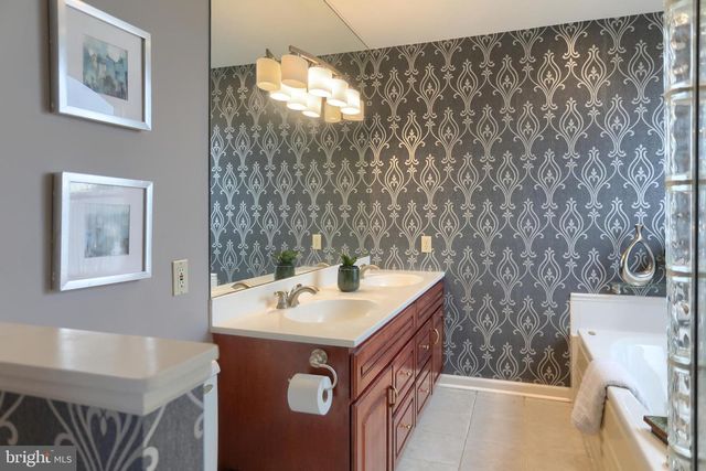 1 BANBURY RD, Hummelstown, PA 17036