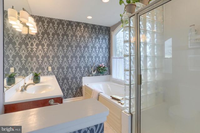 1 BANBURY RD, Hummelstown, PA 17036