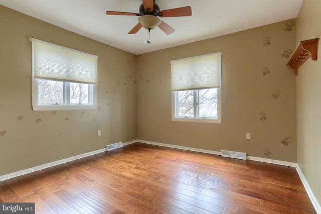 1 BANBURY RD, Hummelstown, PA 17036