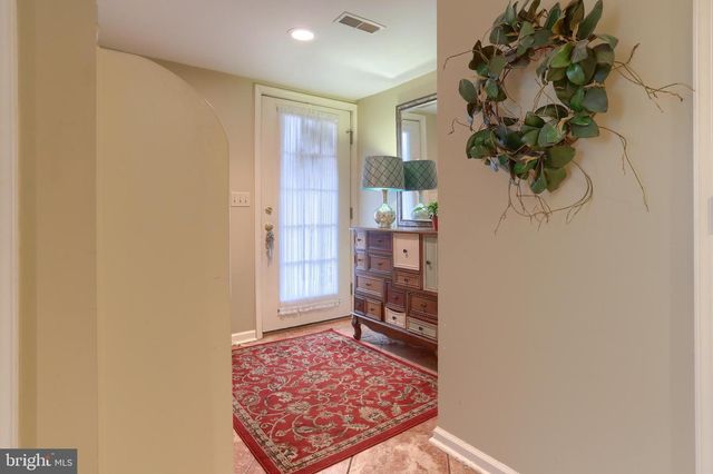 1 BANBURY RD, Hummelstown, PA 17036